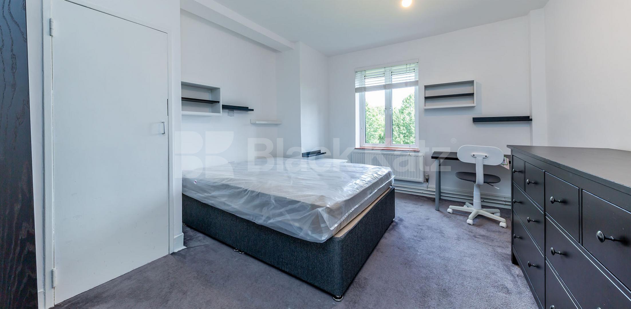 			AMAZING 4 /5 BED IN CAMDEN!, 5 Bedroom, 1 bath, 1 reception Flat			 Crowndale Road, CAMDEN / KINGS CROSS